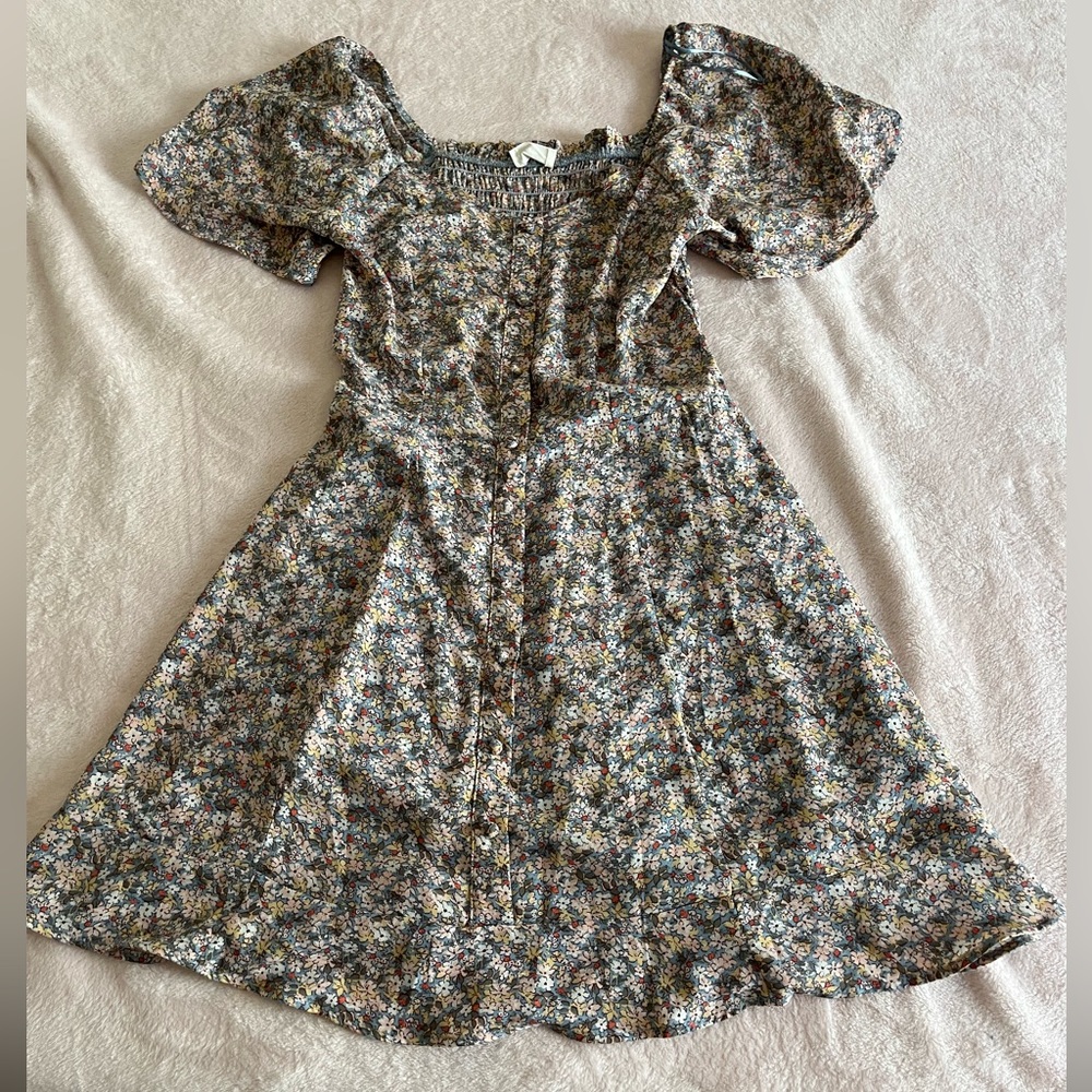 SIENNA SKY Button Down Short Sleeve Flowy Dress With Scrunch Back